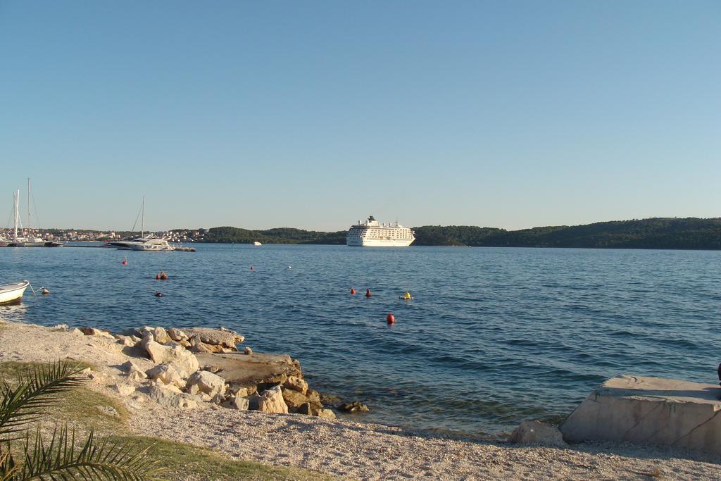 Apartment Nives Trogir Exterior photo