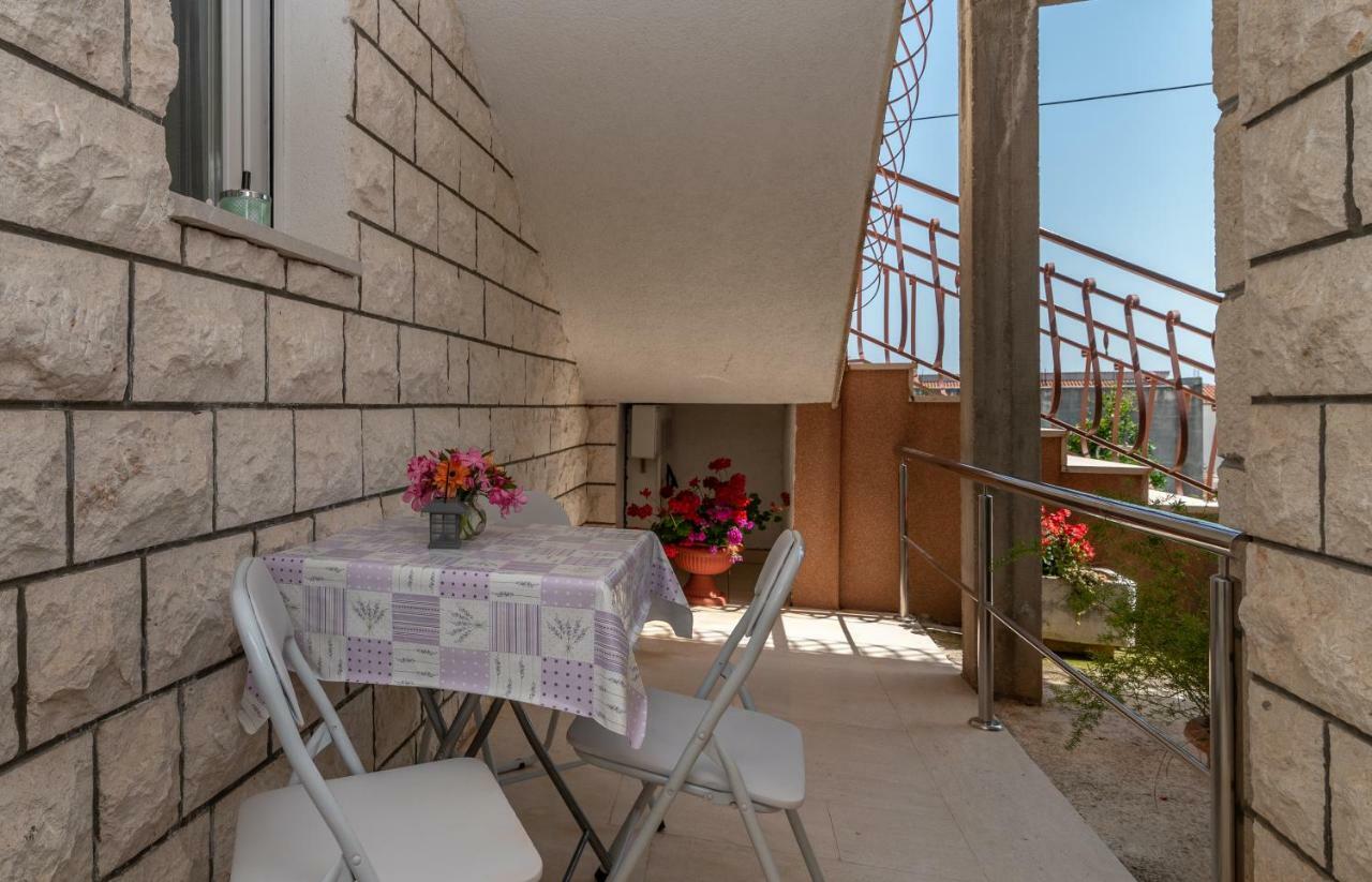 Apartment Nives Trogir Exterior photo