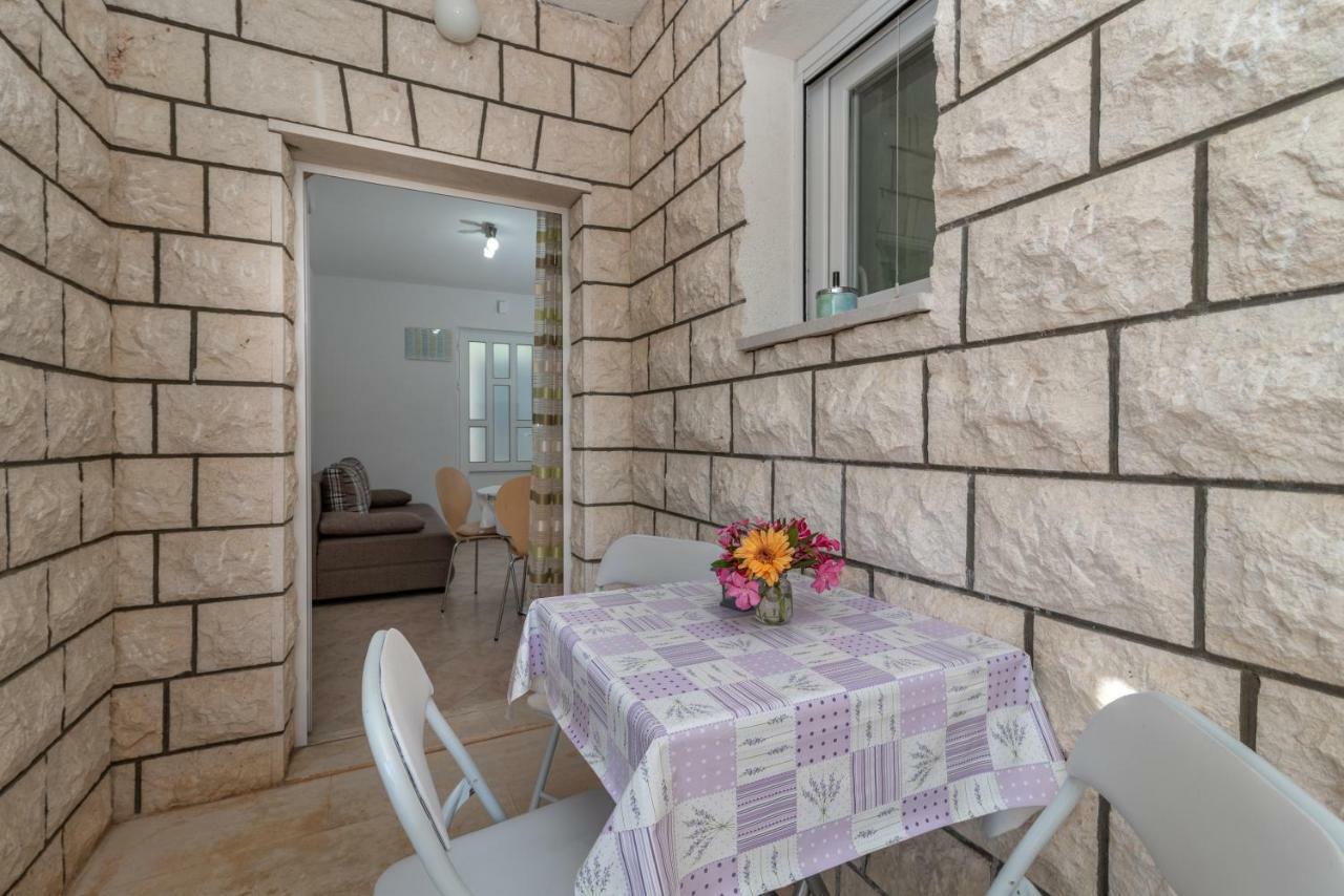 Apartment Nives Trogir Exterior photo