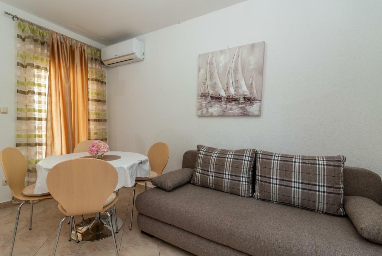 Apartment Nives Trogir Exterior photo