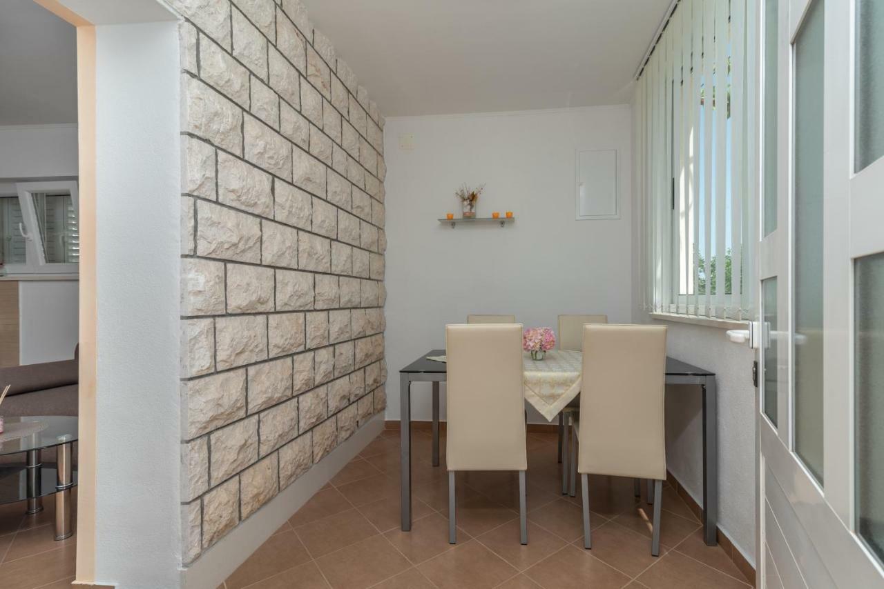Apartment Nives Trogir Exterior photo