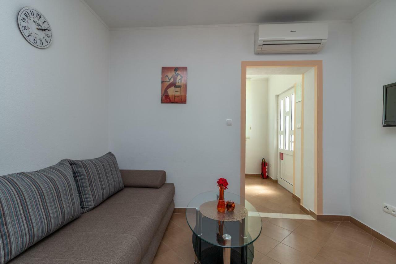Apartment Nives Trogir Exterior photo