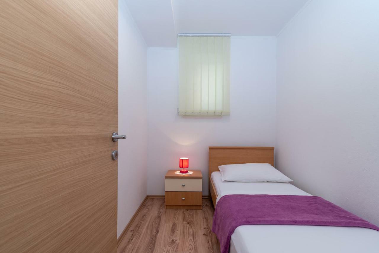 Apartment Nives Trogir Exterior photo