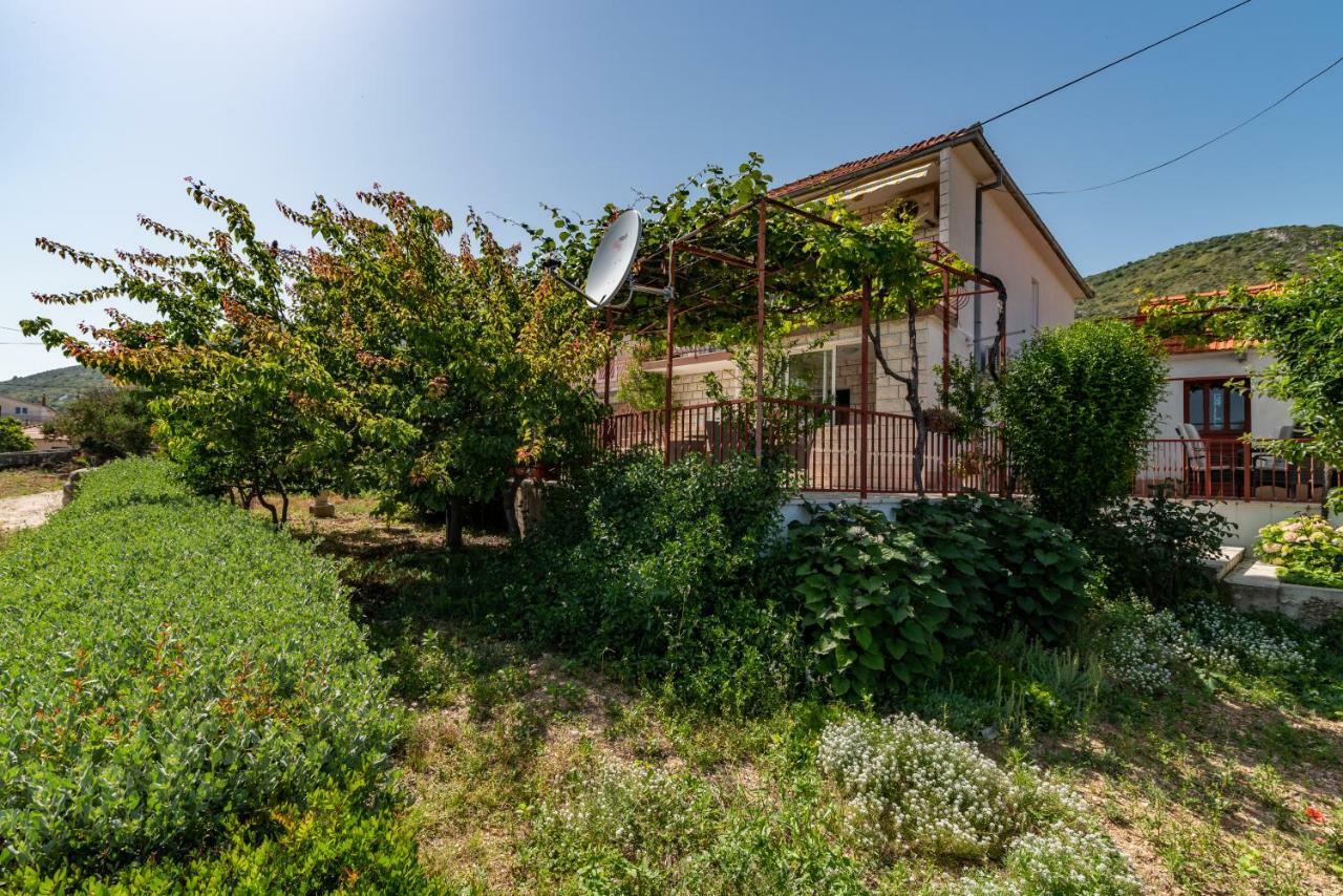 Apartment Nives Trogir Exterior photo
